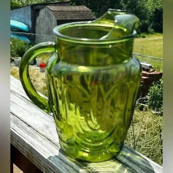 Vintage Anchor Hocking Avocado Green Glass Pitcher Colonial Tulip 74oz - Picture 2 of 4